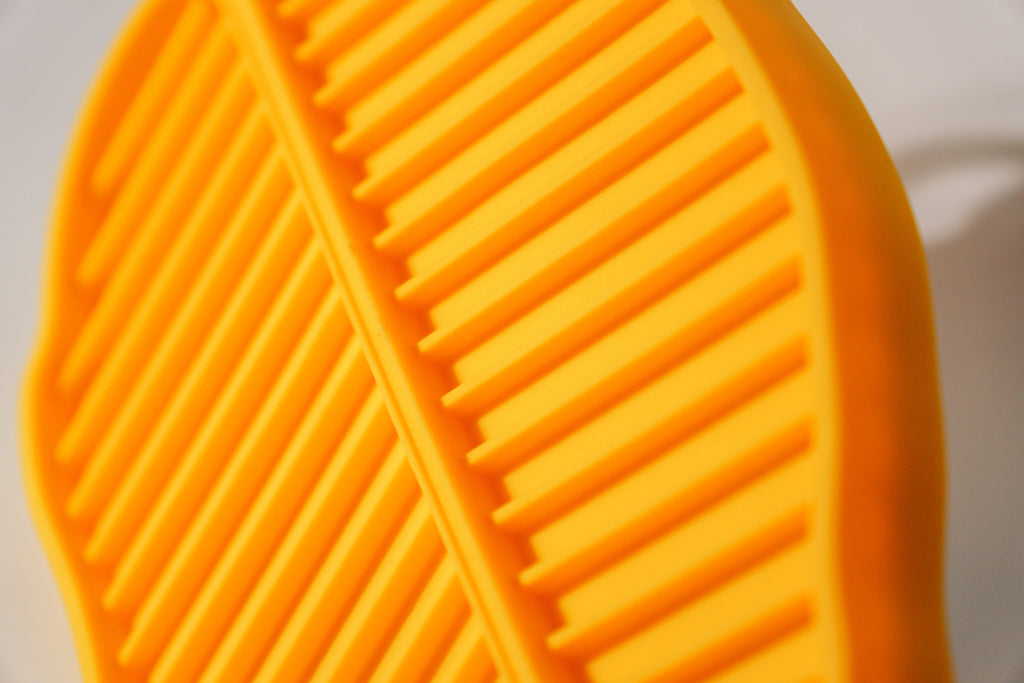 Banana Leaf Pet Lick Mat