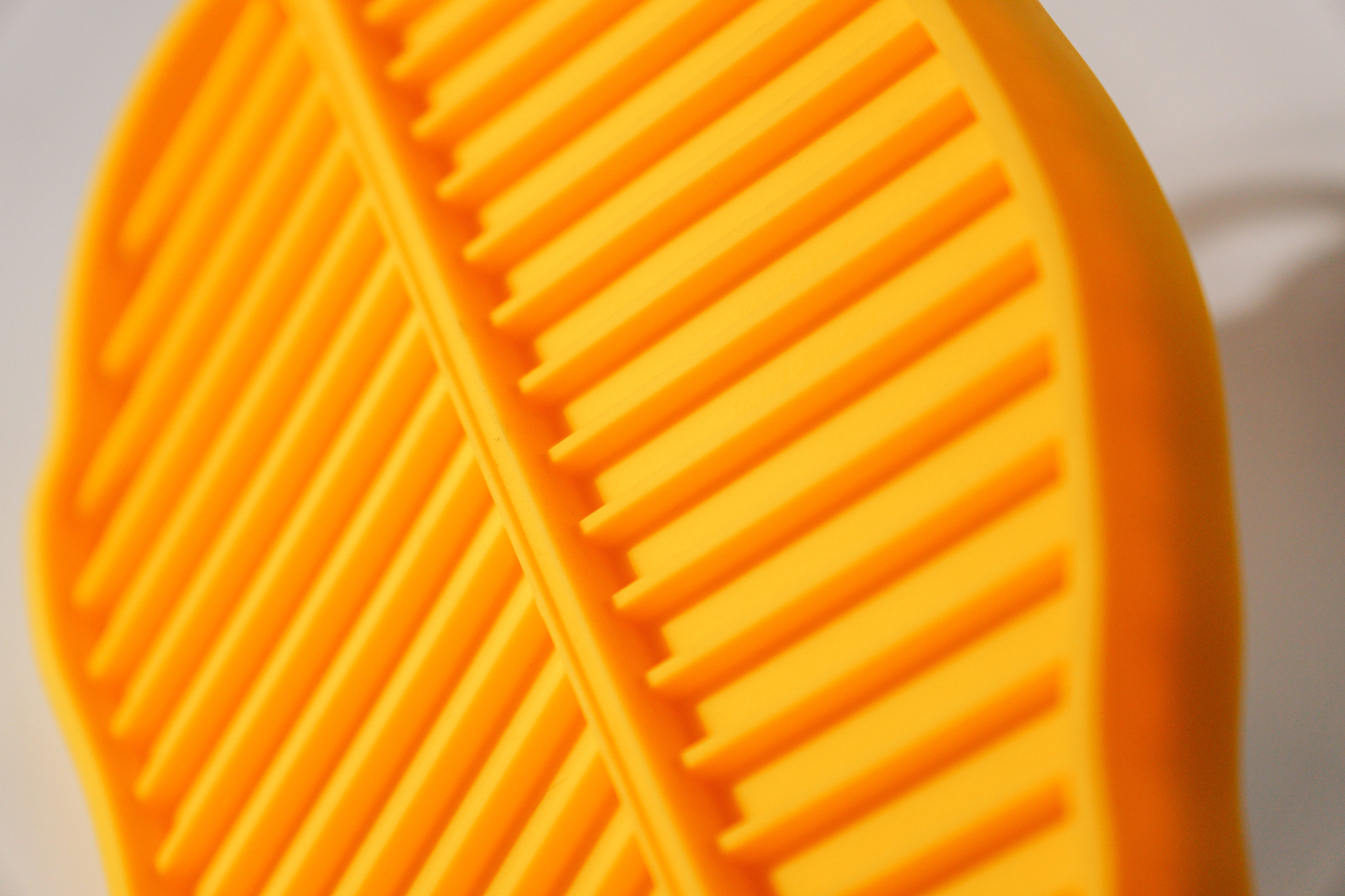 Banana Leaf Pet Lick Mat