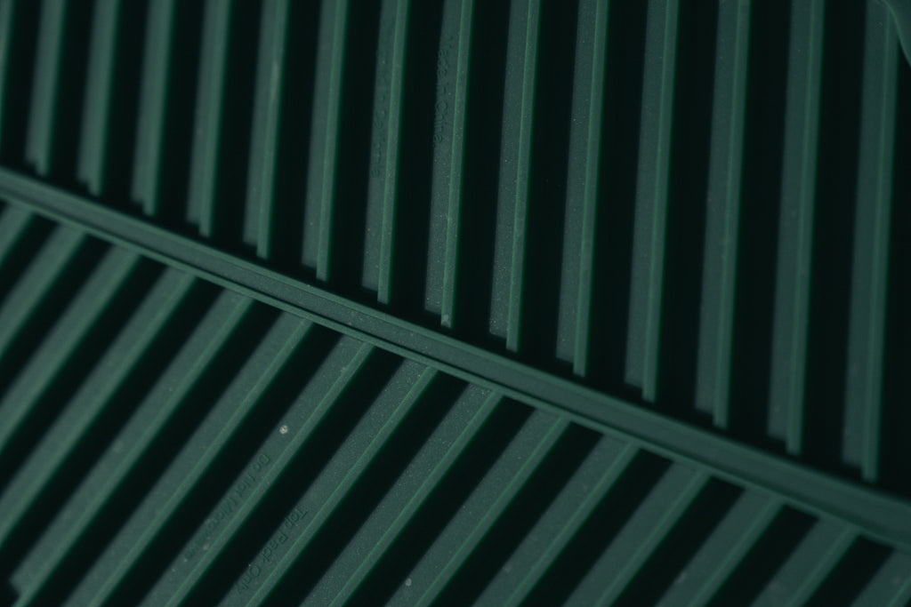 Banana Leaf Pet Lick Mat