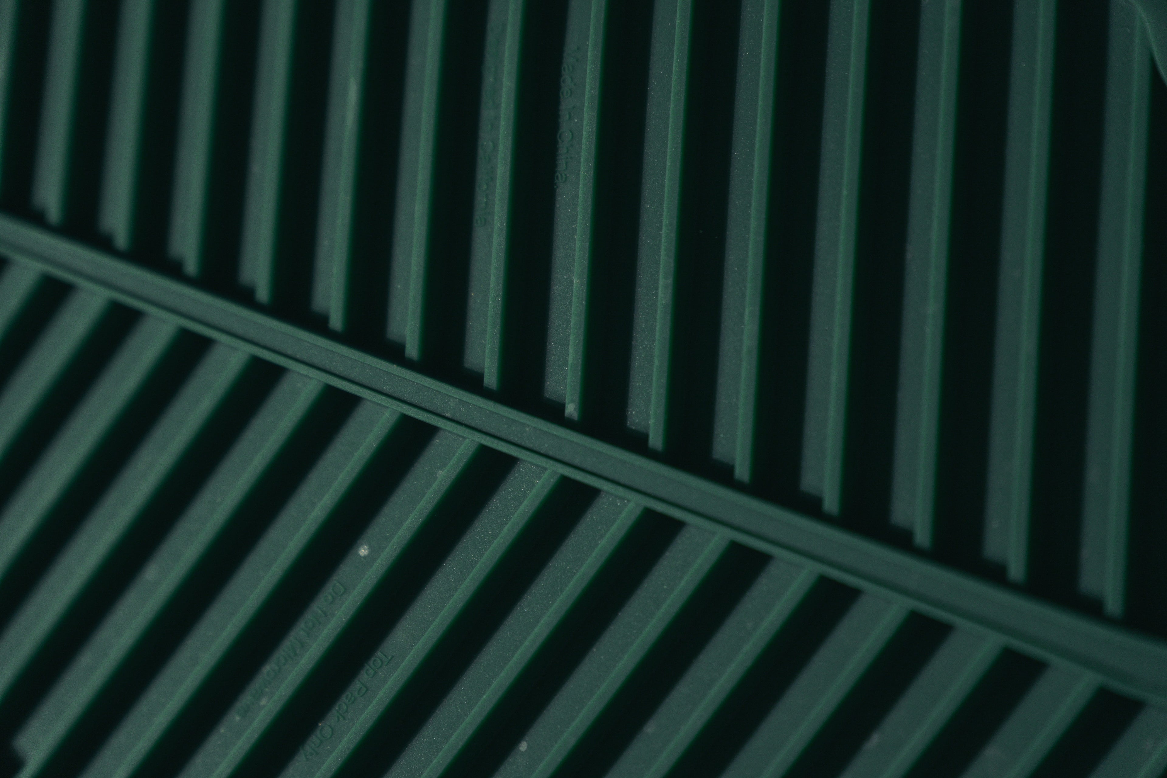 Banana Leaf Pet Lick Mat