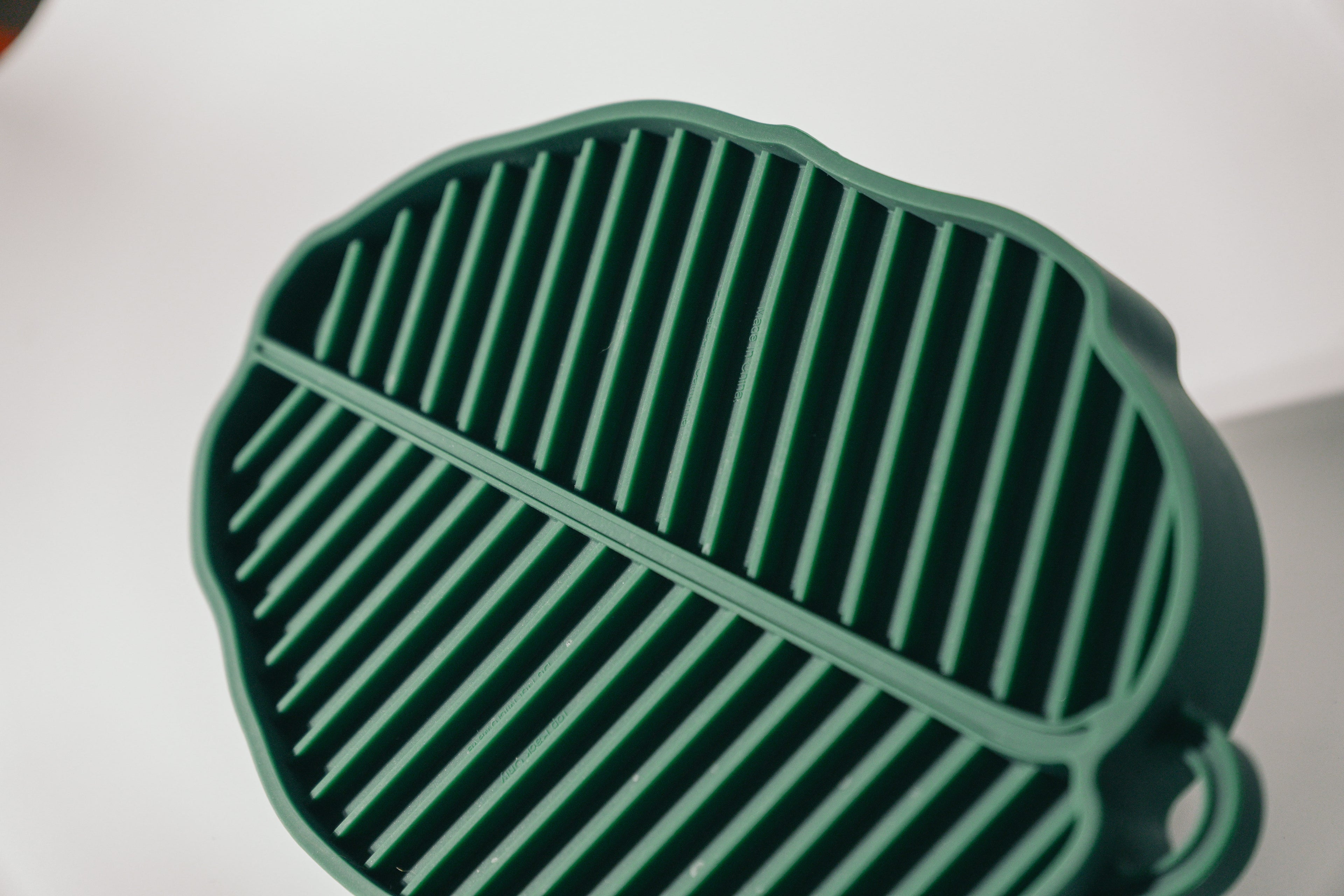 Banana Leaf Pet Lick Mat