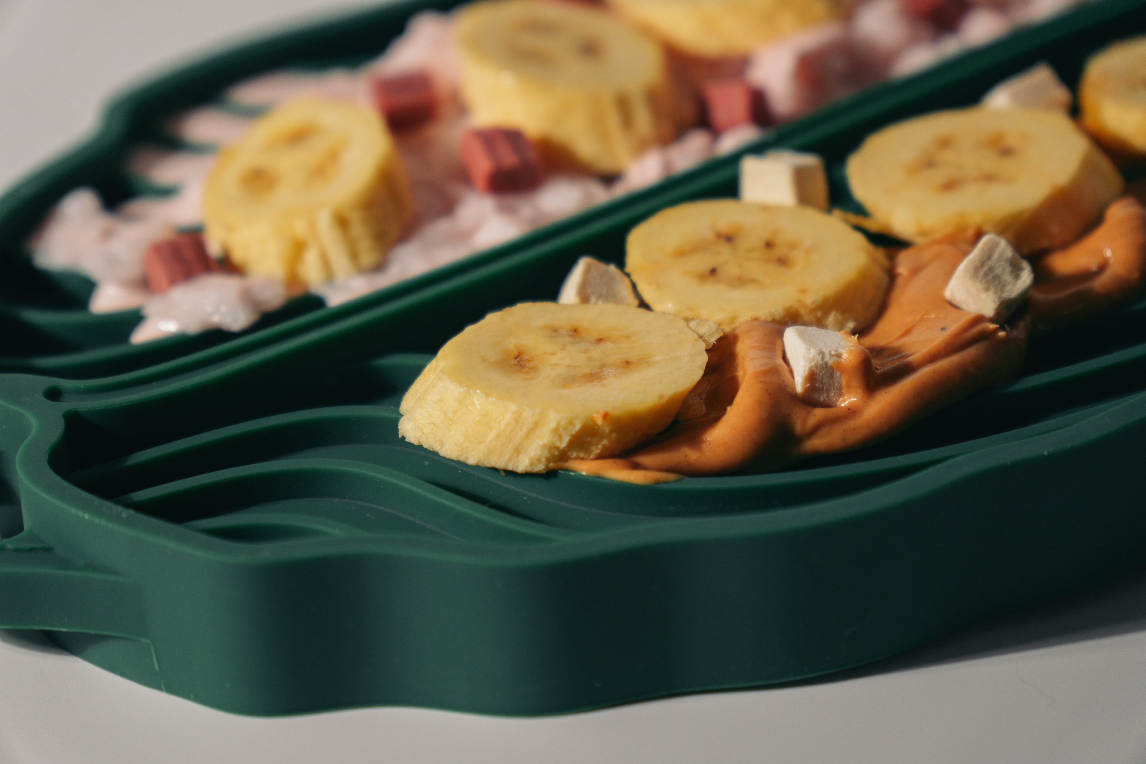 Banana Leaf Pet Lick Mat